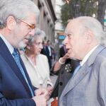 El presidente de la FET, Adolfo Sánchez, conversa con el ex presidente de la Generalitat, Jordi Pujol