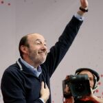 Rubalcaba llama a la movilización de los «cachorros» socialistas