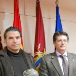 El artista, Antonio López y el alcalde de Lorca, Francisco Jódar, en la presentación de la escultura «Consuelo»