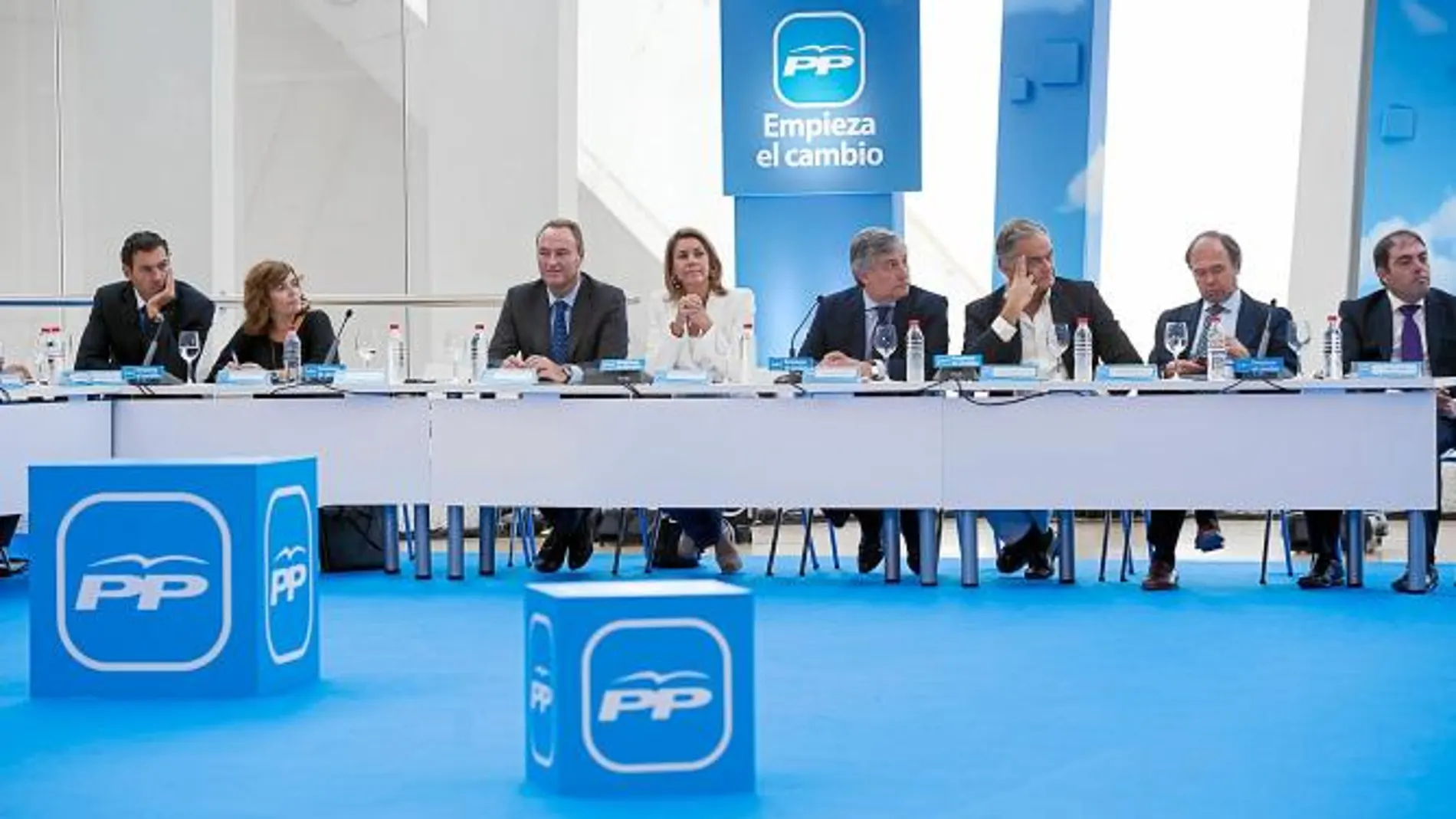 Cospedal y Fabra ayer durante el Foro popular de emprendedores