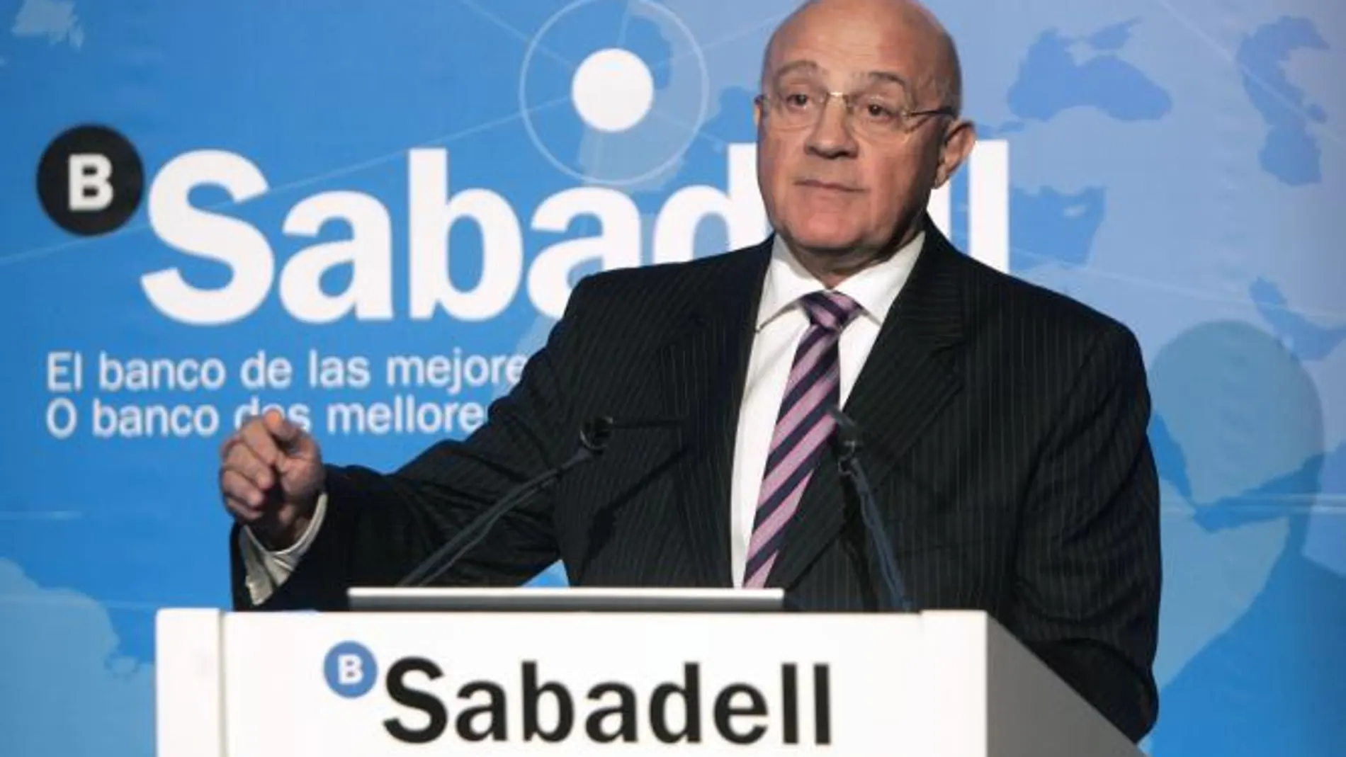 El presidente del Banco Sabadell, Josep Oliú,que adelantará el pago de las pensiones al dia 25 de abril