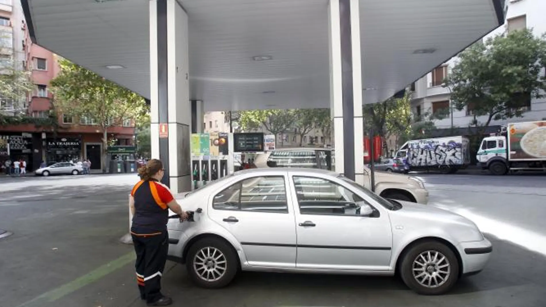 España, segundo país con la gasolina antes de impuestos más cara de la UE