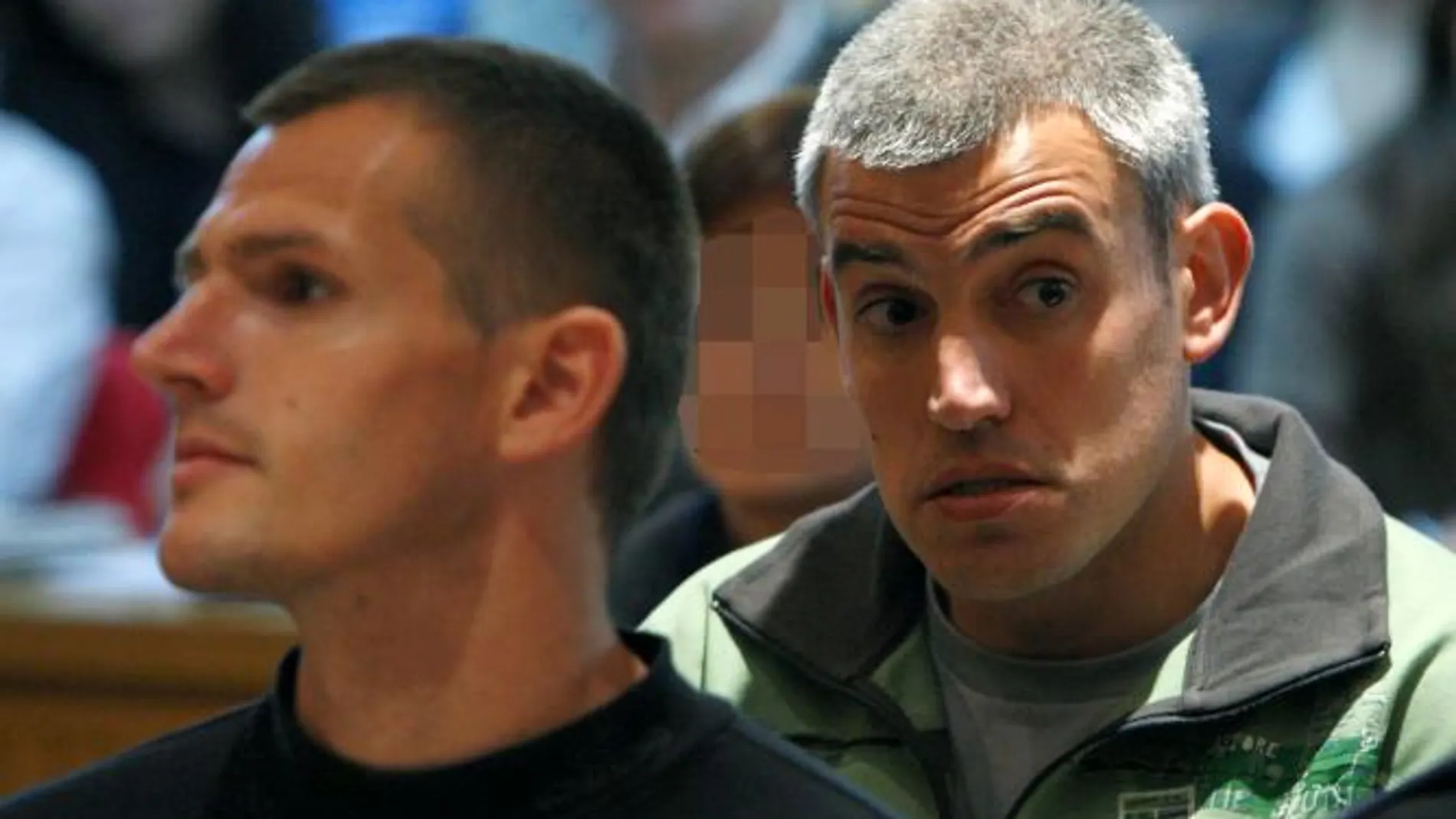 Los etarras Igor Portu (izda.) y Mattin Sarasola, durante el juicio por el atentado en la T-4 de Barajas