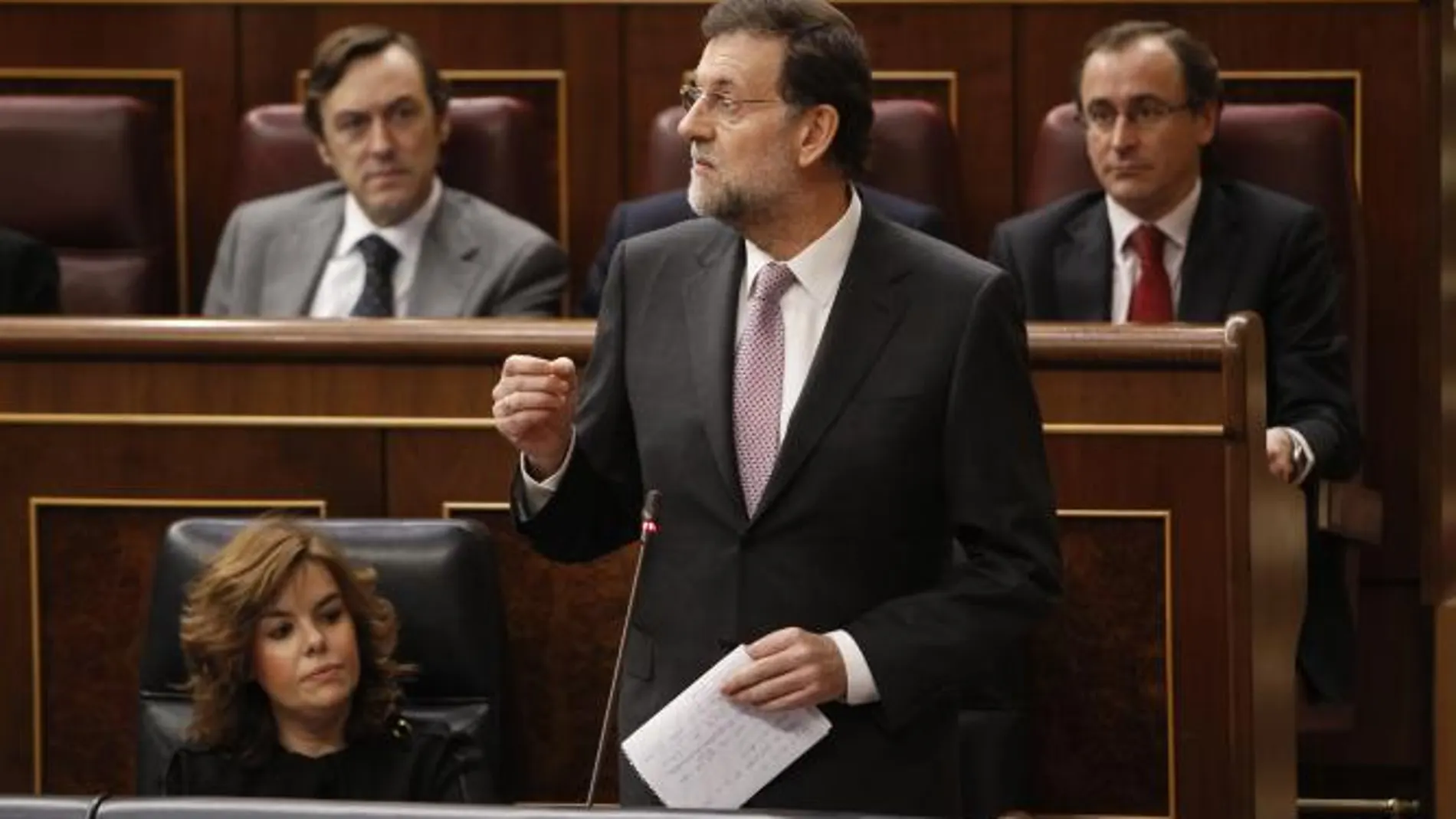 Rajoy reclama a Amaiur que use su «influencia» para que ETA se disuelva
