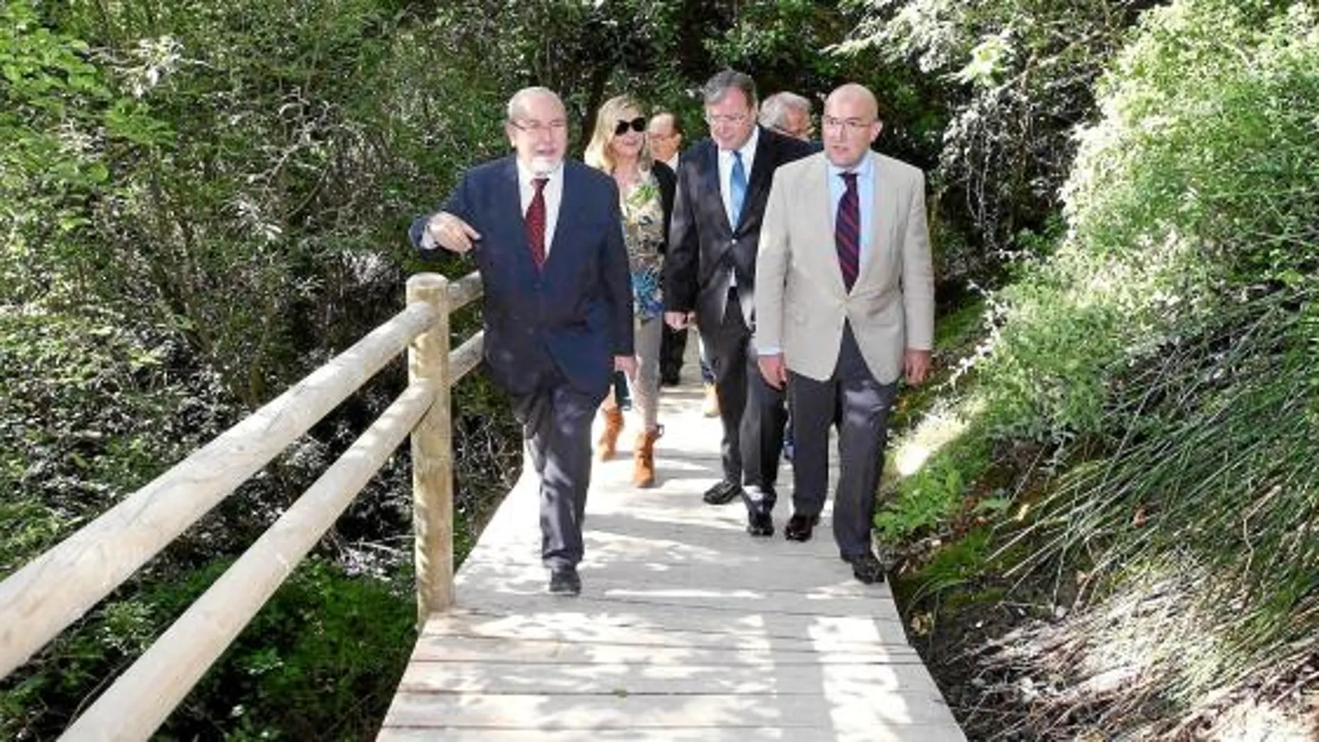 José Valín, Jesús Julio Carnero, Antonio Silván y Pilar del Olmo recorren una parte del tramo de este camino entre Olivares y Bocos