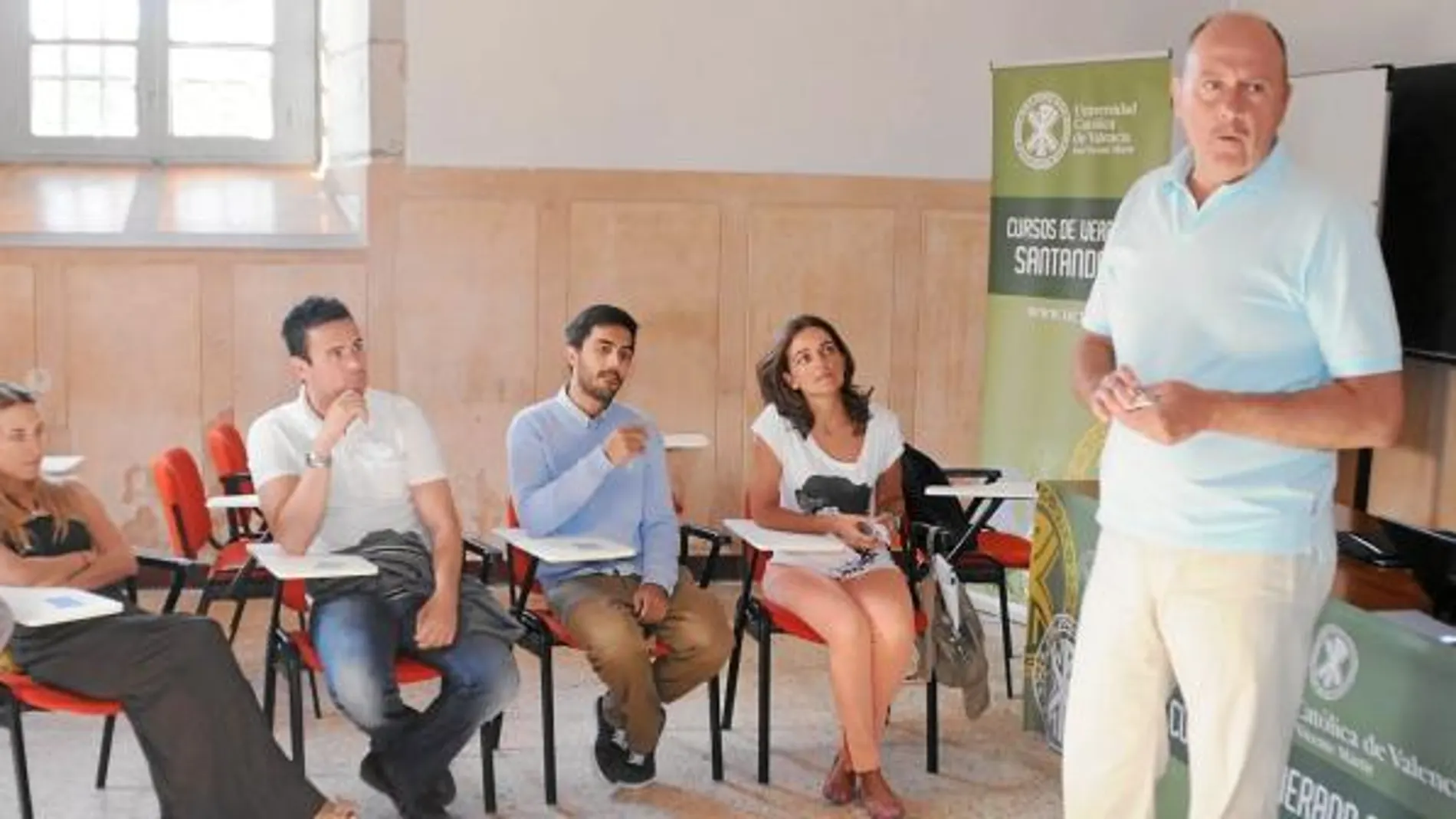 Tomás y Tío participó en los cursos de verano de Santander de la Universidad Católica de Valencia