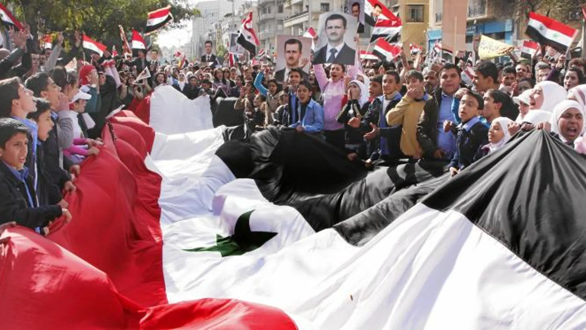 Simpatizantes del régimen se manifestaron el domingo en Damasco a favor del presidente Bachar Al Asad