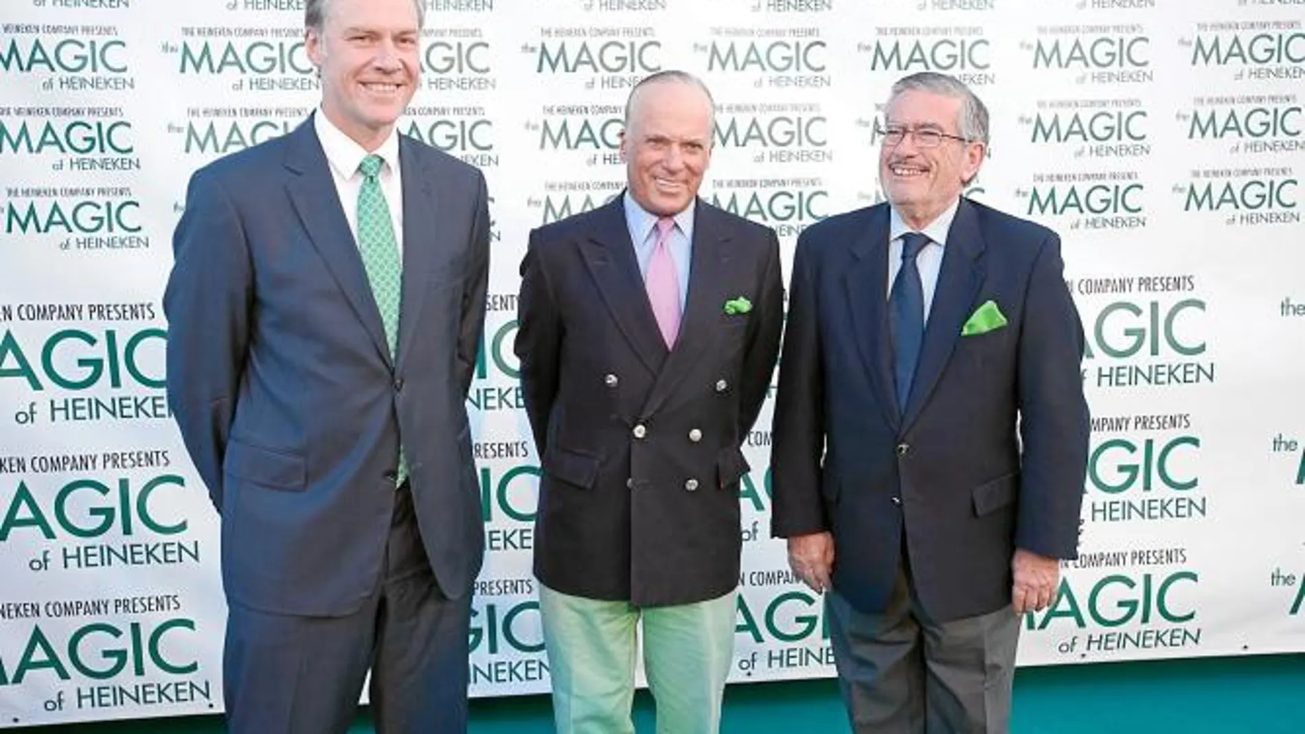 El presidente de Heineken España, Richard Weissand; el propietario, Michel de Carvalho; y el presidente del Consejo, Carlos de Jaureguizar Serrano