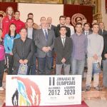 El presidente de la UCAM junto a los deportistas olímpicos y paralímpicos de la Región de Murcia