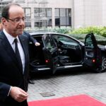 Hollande a su llegada a la reunión en Bruselas