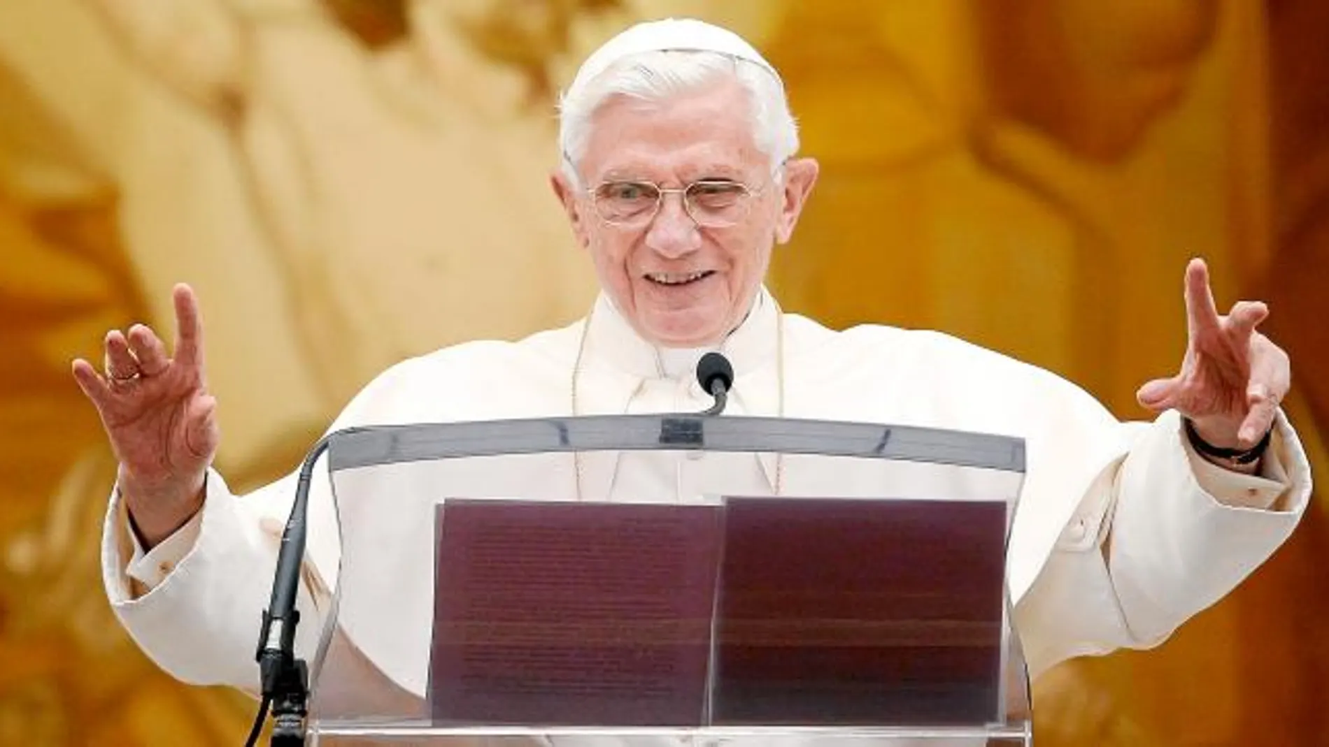 El Papa recuerda a los españoles que pasan «momentos difíciles»