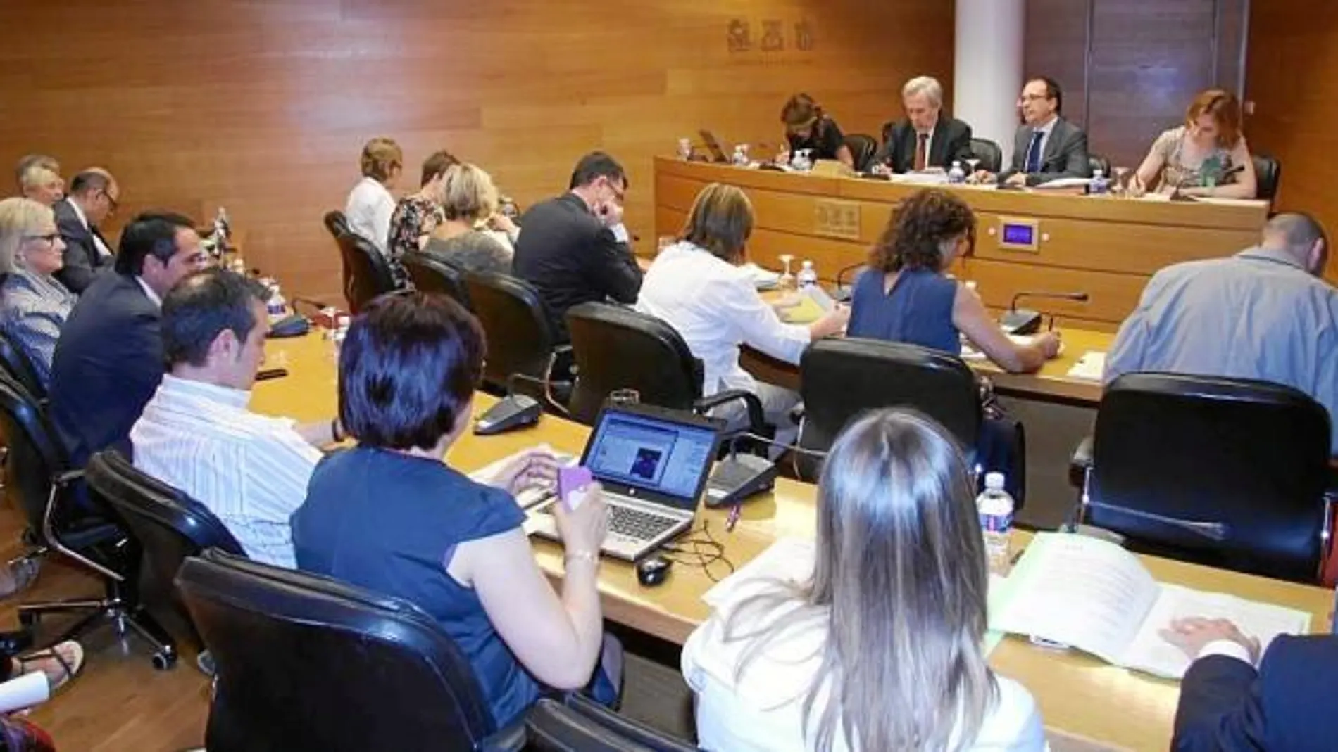 Les Corts elegirán la dirección de RTVV por mayoría absoluta
