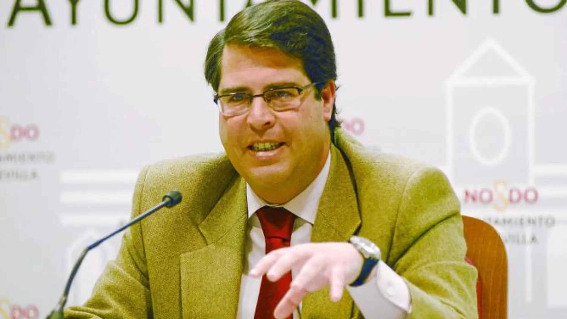 El delegado de Economía, Empleo y Fiestas Mayores, Gregorio Serrano