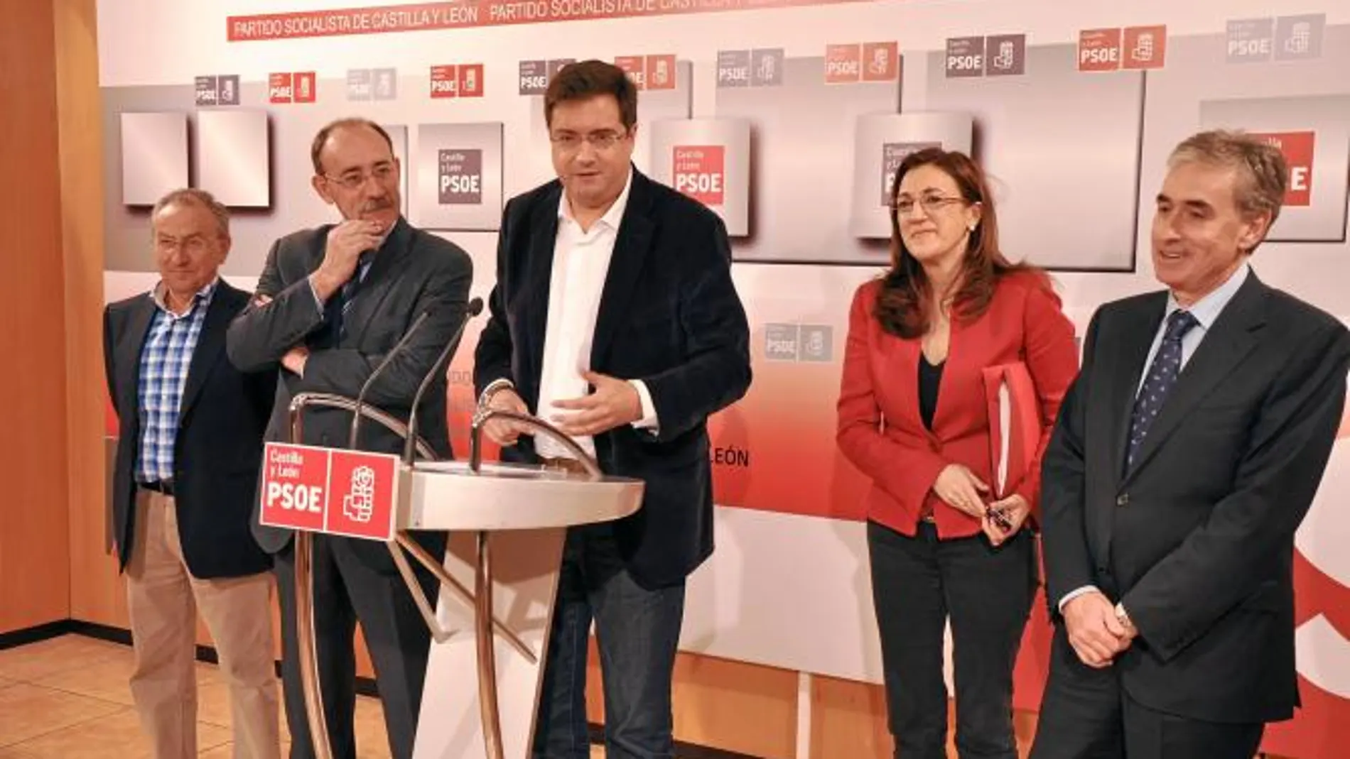 Óscar López comparece ante la prensa junto a Emilio Ávarez, Mario Bedera, Soraya Rodríguez y Jáuregui