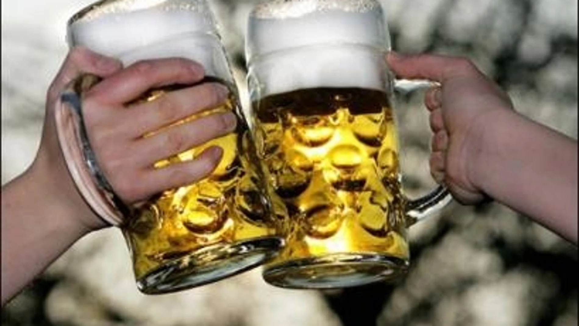 Aficionados del Dortmund buscan candidato para que les compre cerveza durante los encuentros