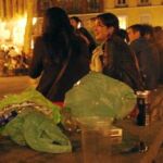 El «botellonazo»: menos limpieza ruidos y despidos