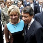 Ignacio González acompañado por Esperanza Aguirre