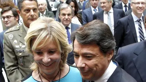 Ignacio González acompañado por Esperanza Aguirre