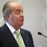 Don Juan Carlos anima a invertir en el exterior para que crezca la economía