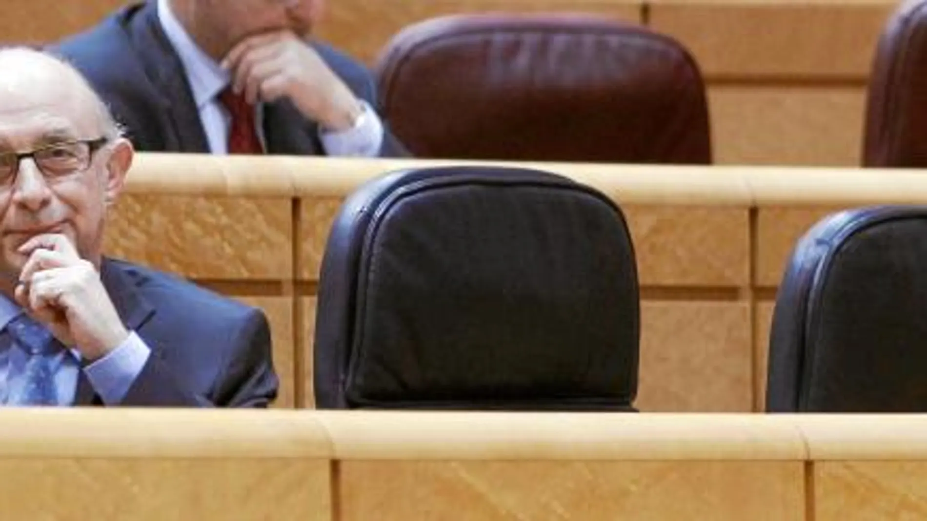 El Gobierno pacta con la banca un plan para pagar la deuda con los proveedores