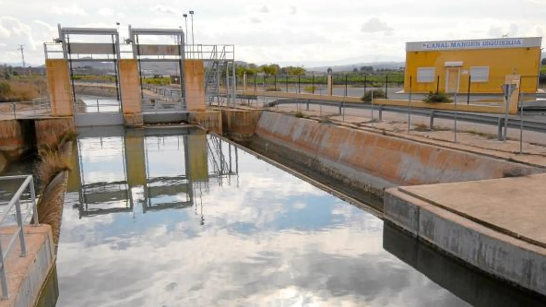 El Gobierno mantendrá el envío de agua a Murcia desde el Tajo