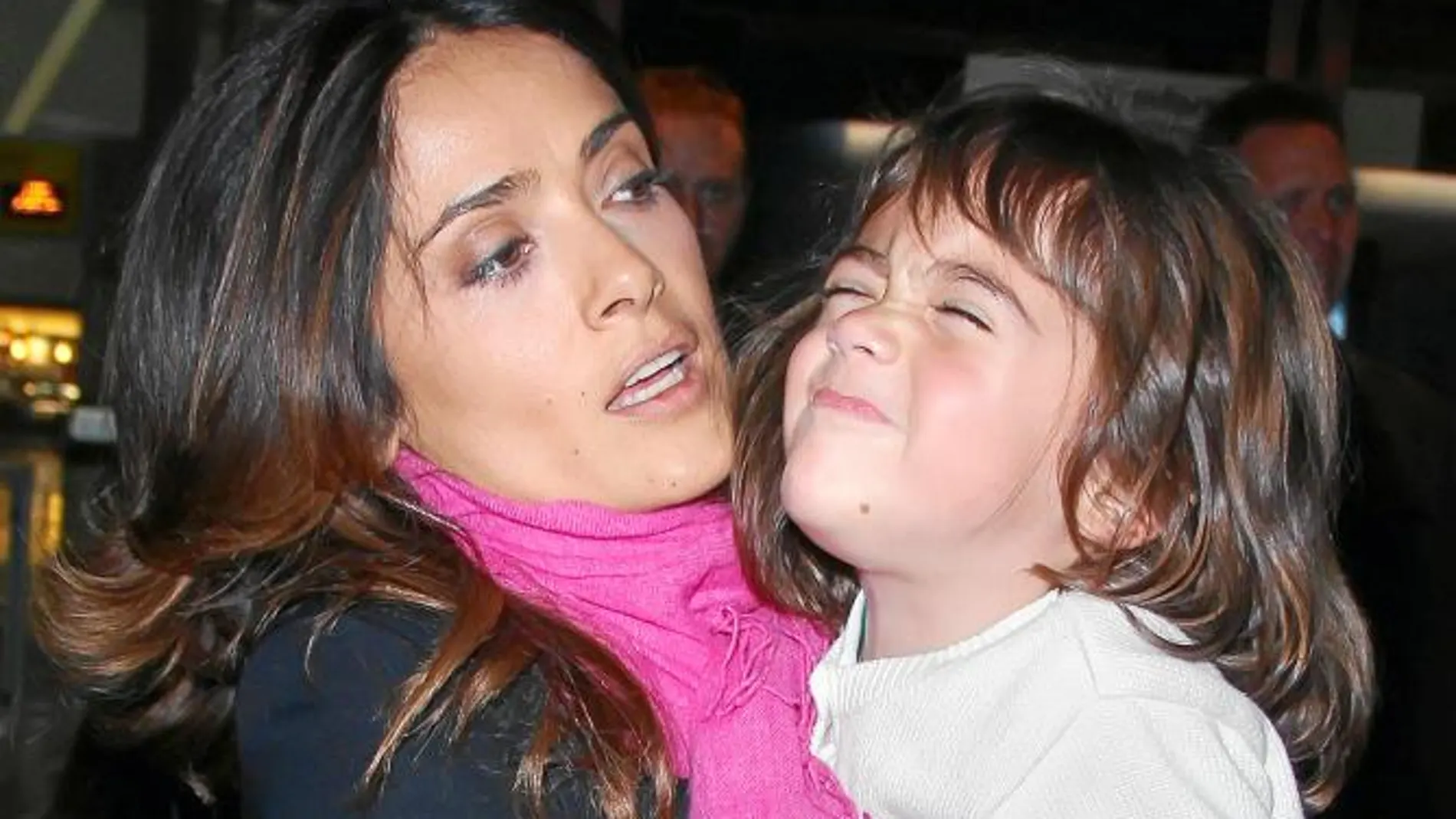 Salma Hayek junto a su hija