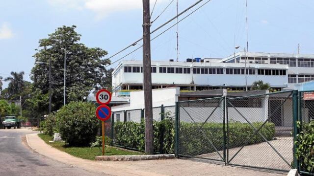 El joven español Ángel Carromero se encuentra bajo prisión provisional en 100 y Aldabó, una cárcel situada en La Habana, a la espera de que sea acusado formalmente.