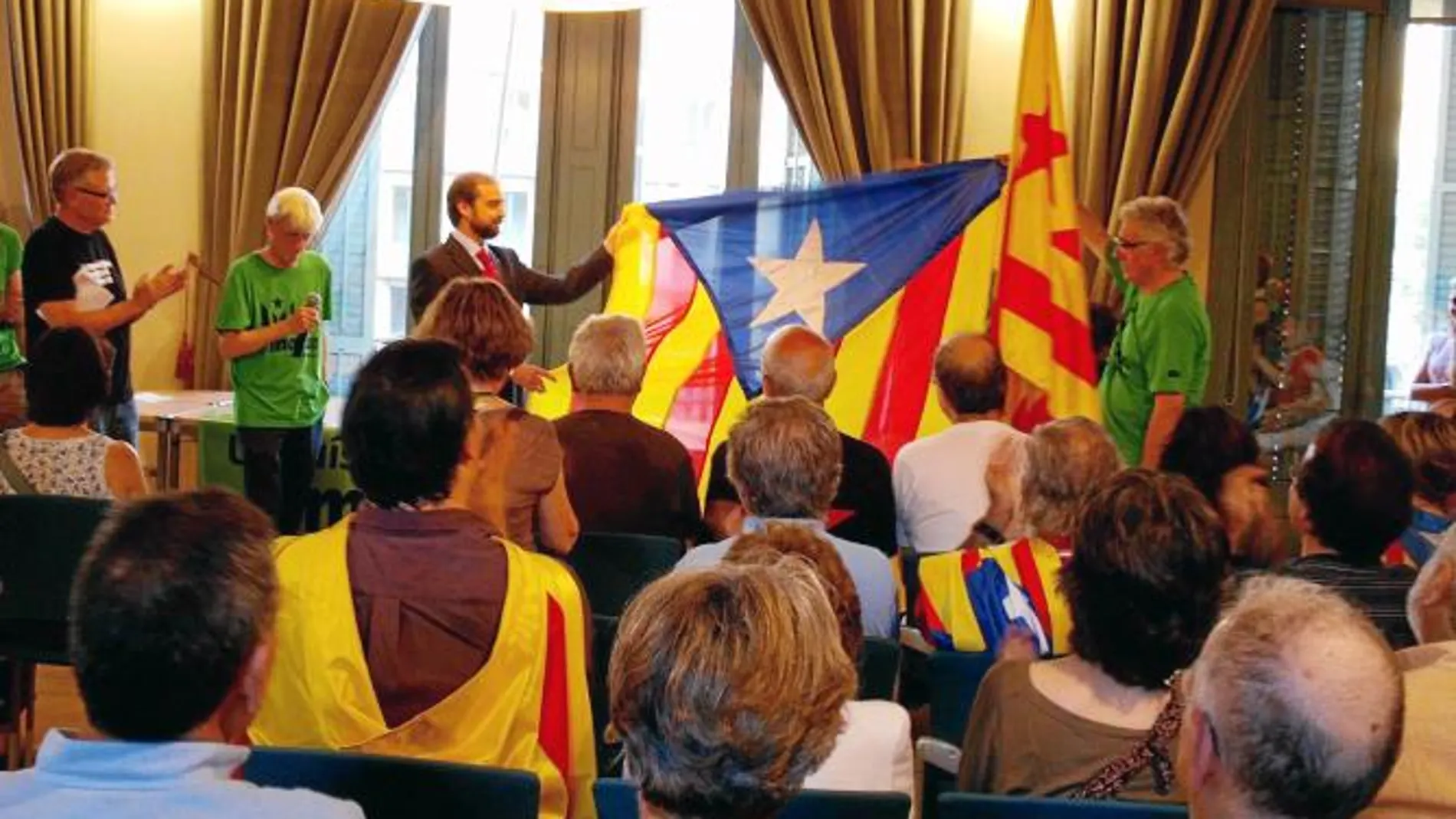 Trias permite actos soberanistas en las sedes de distrito de Barcelona