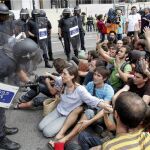 Mossos d'Esquadra increpan a los acampados