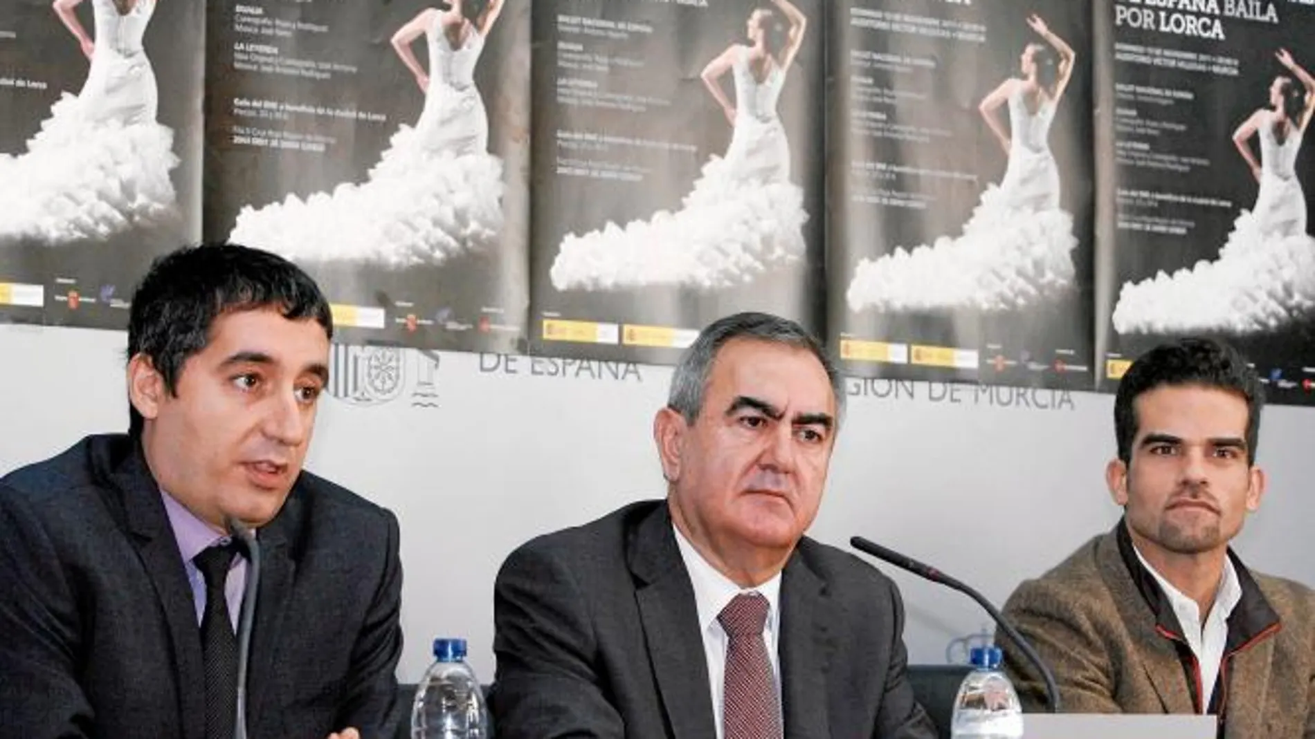 Pedro Alberto Cruz, Rafael González Tovar y Antonio Najarro, en la presentación