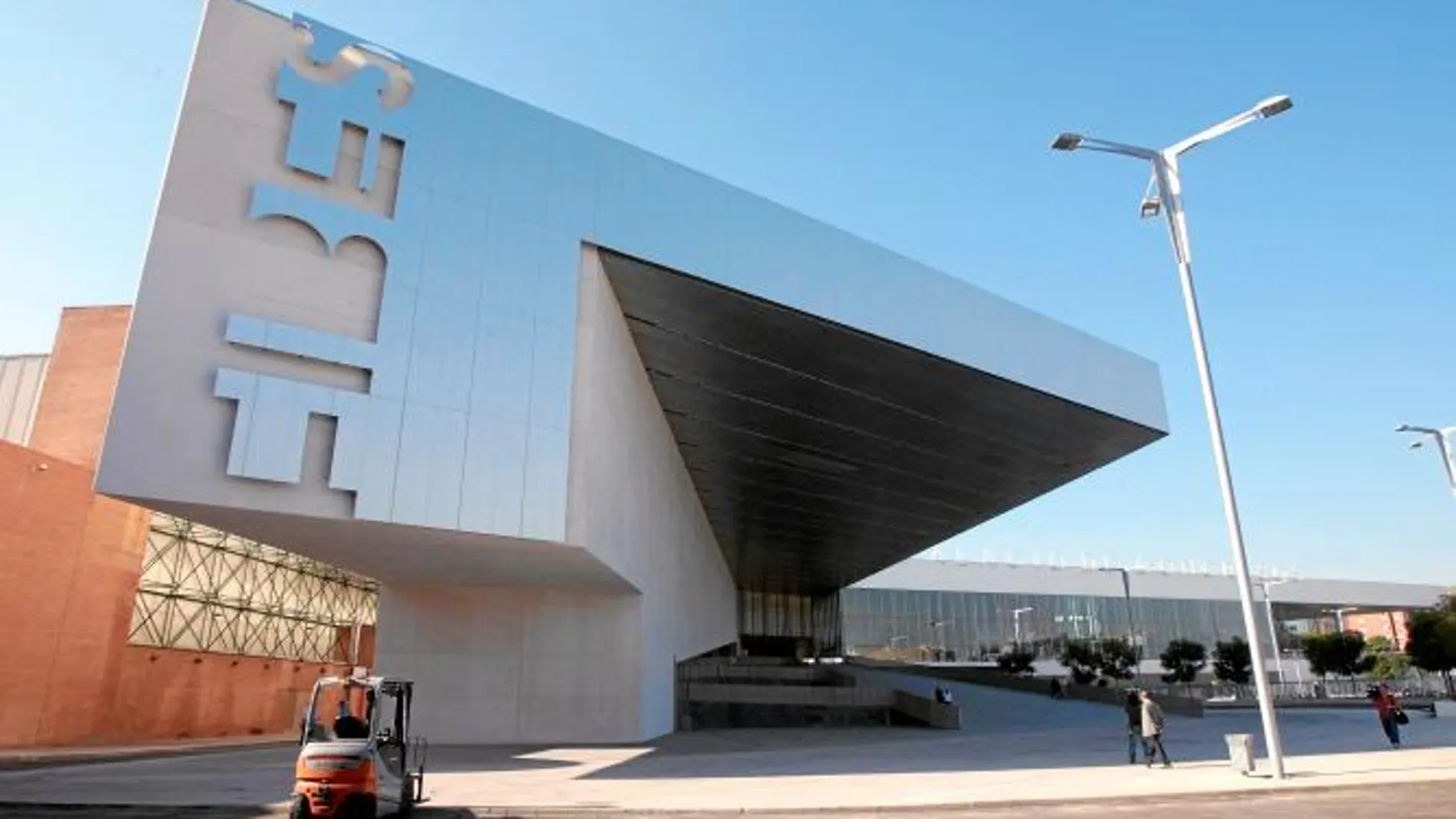 l El edificio de Vázquez Consuegra tratará de arrebatar la organización de congresos a Madrid, Barcelona, Valencia o Málaga, que ya llevan a Sevilla una amplia ventaja