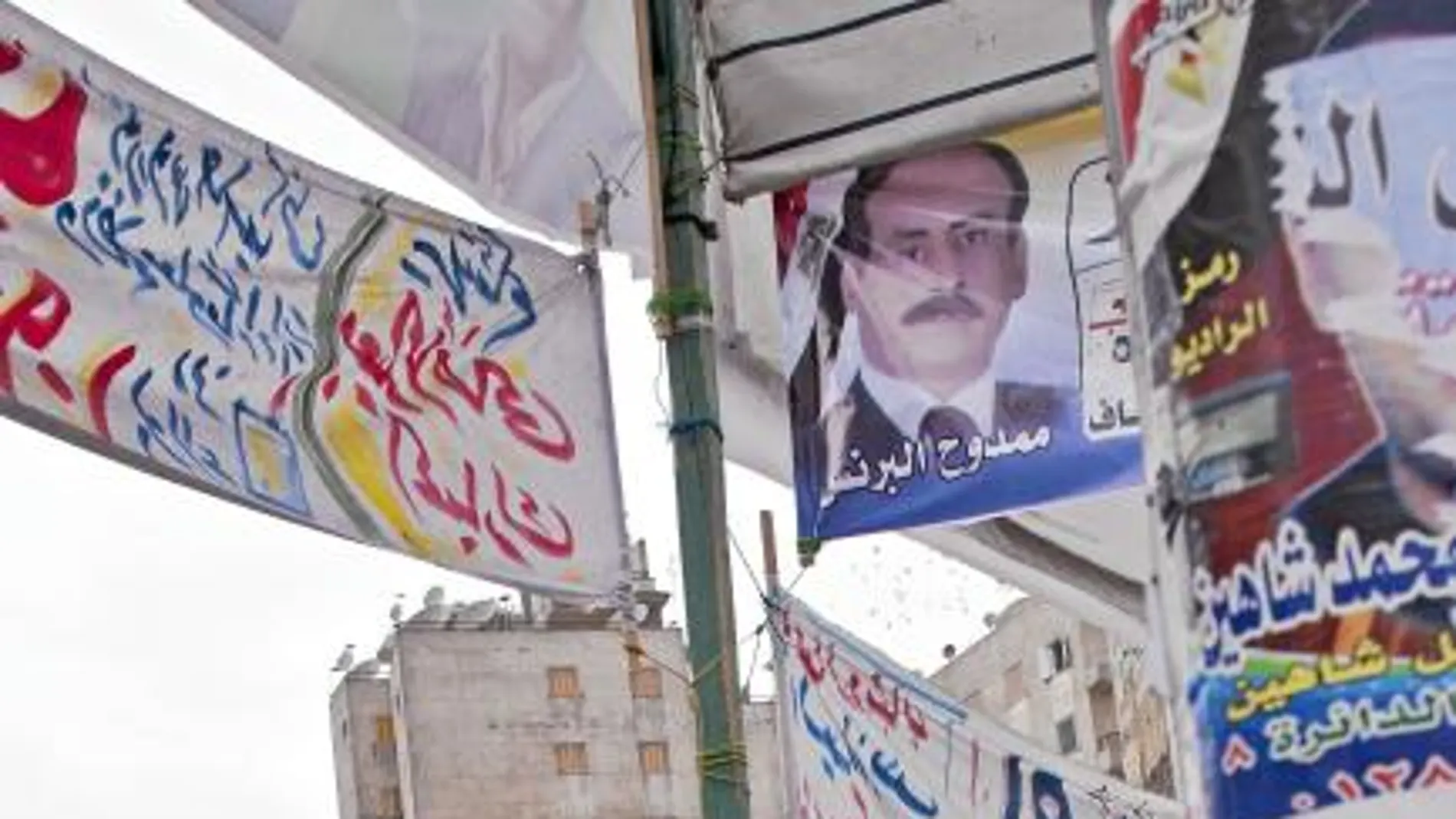 Los carteles electorales inundan las calles del centro de El Cairo