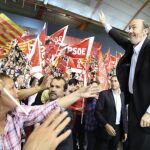 Rubalcaba proclama que PSOE y PP no son "lo mismo"para atraer a los que quieren "el cambio por el cambio"