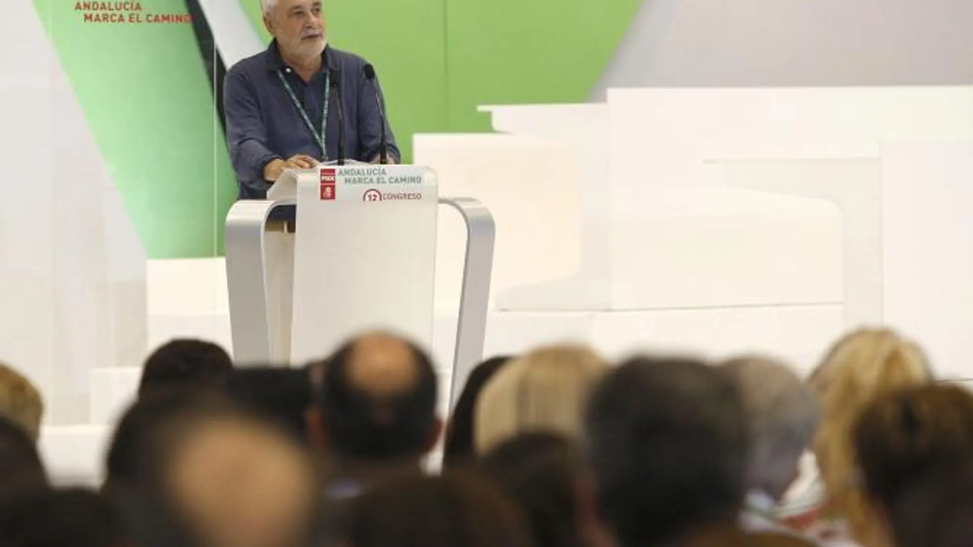 Griñán fractura al PSOE tras invitar a los críticos a no votarle
