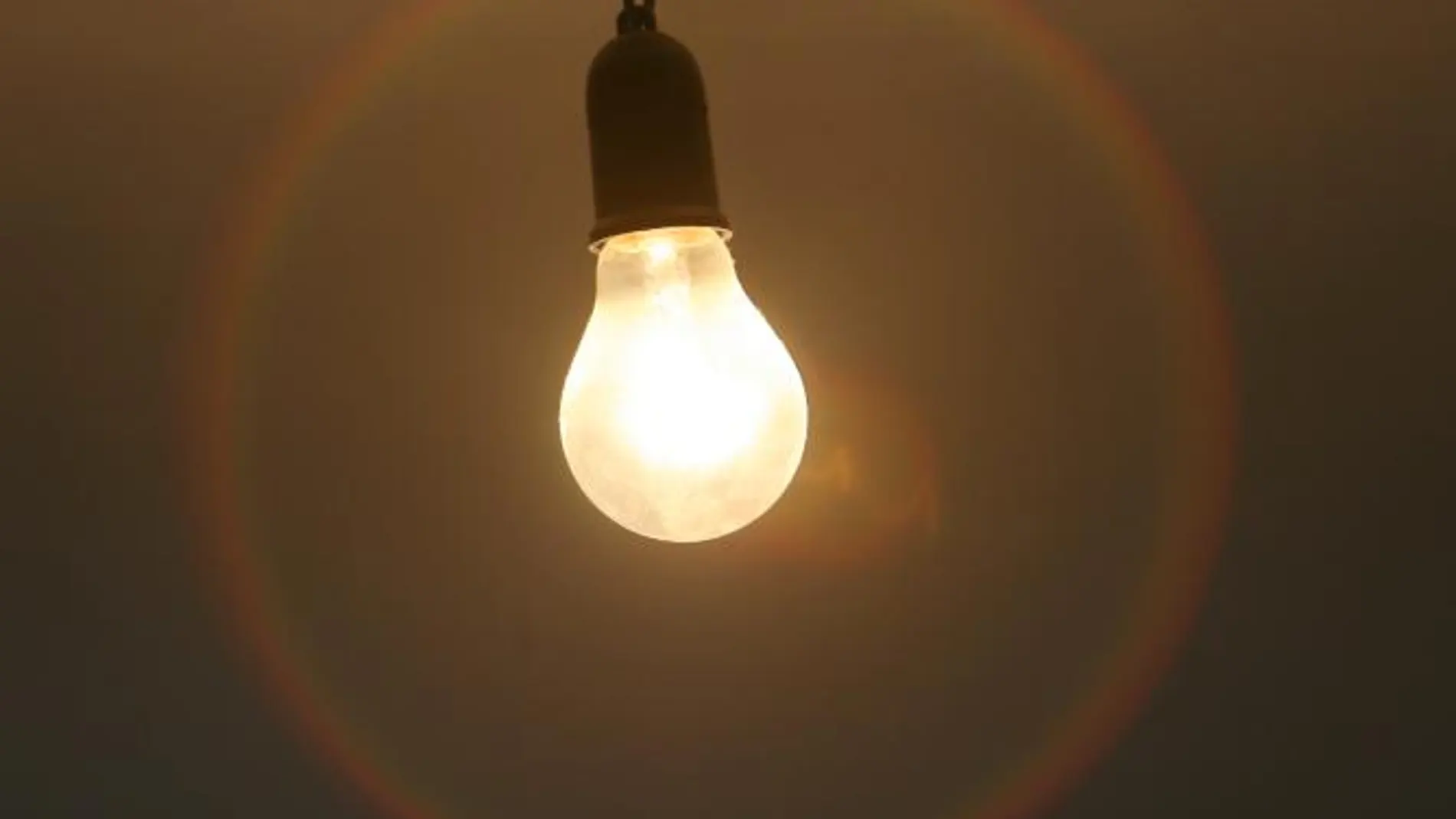 La subida del IVA elevará el recibo de la luz a casi 80 euros
