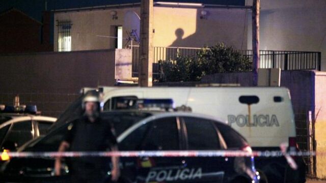 Vivienda de la Línea de la Concepción en la que la Policía ha localizado explosivos