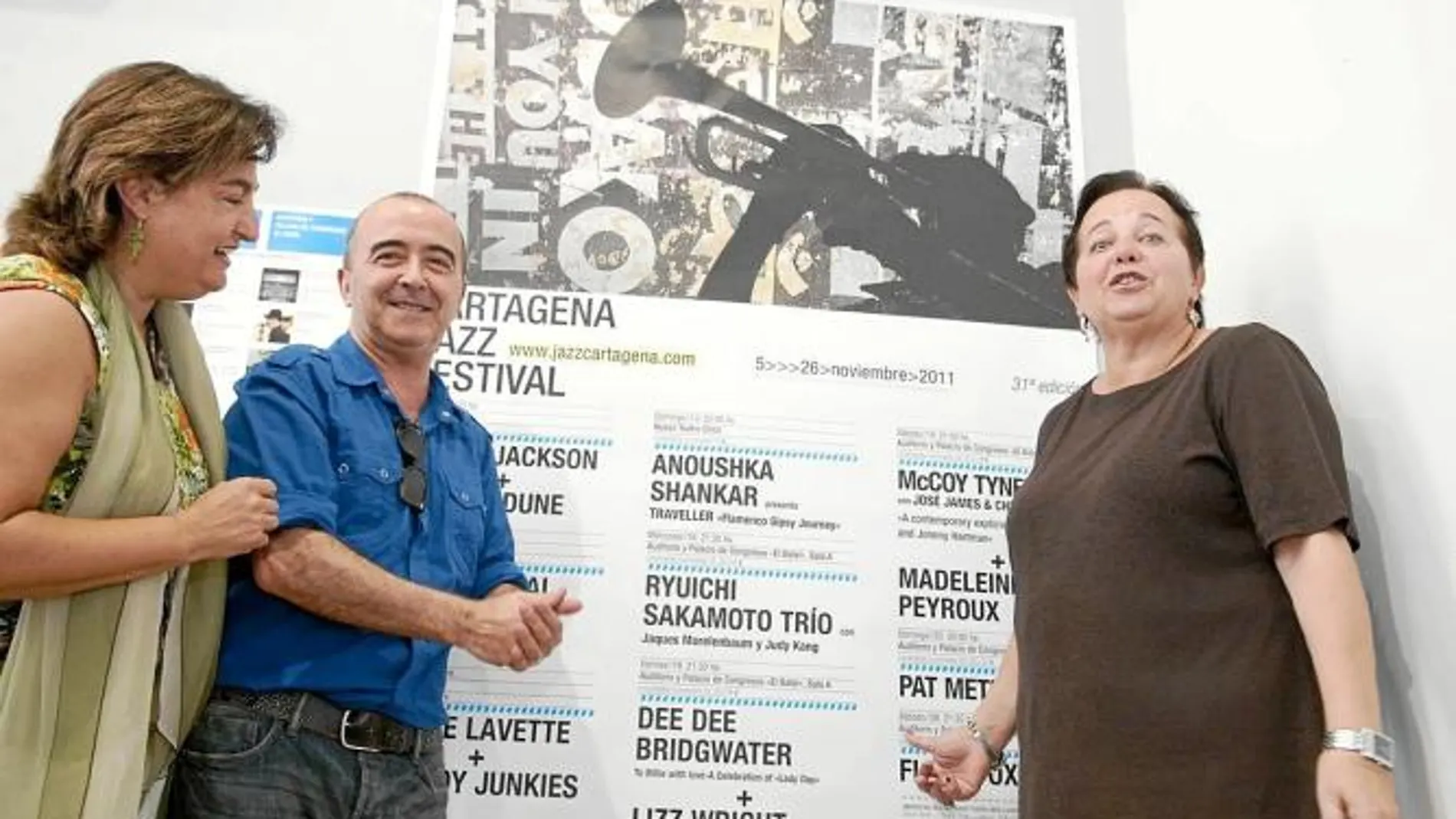 El director del festival, Francisco Martín y la concejala de Cultura, Rosario Montero (derecha), en la presentación