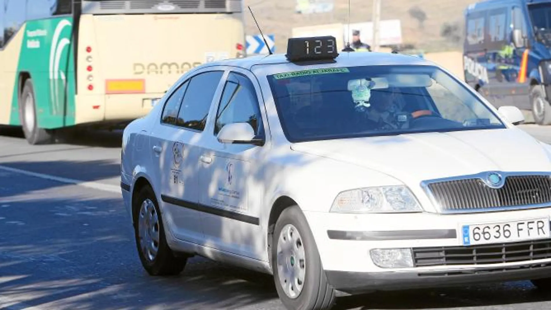 Los taxistas pedirán indemnizaciones ante el fiasco del área del Aljarafe