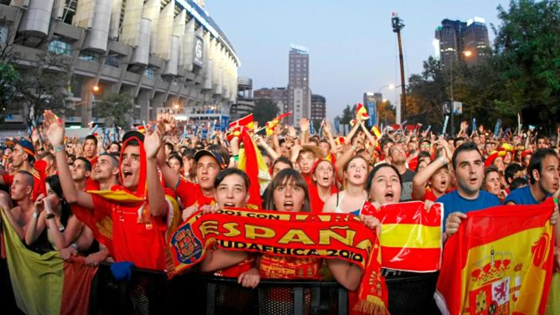 Villa y Corte rendida a «La Roja»