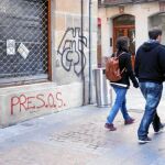 Los proetarras suben la tensión con 200 pintadas en Bilbao