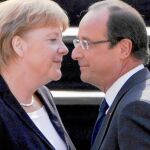 Merkel y Hollande, ayer, durante los actos celebrados en la localidad alemana de Ludwigsburg
