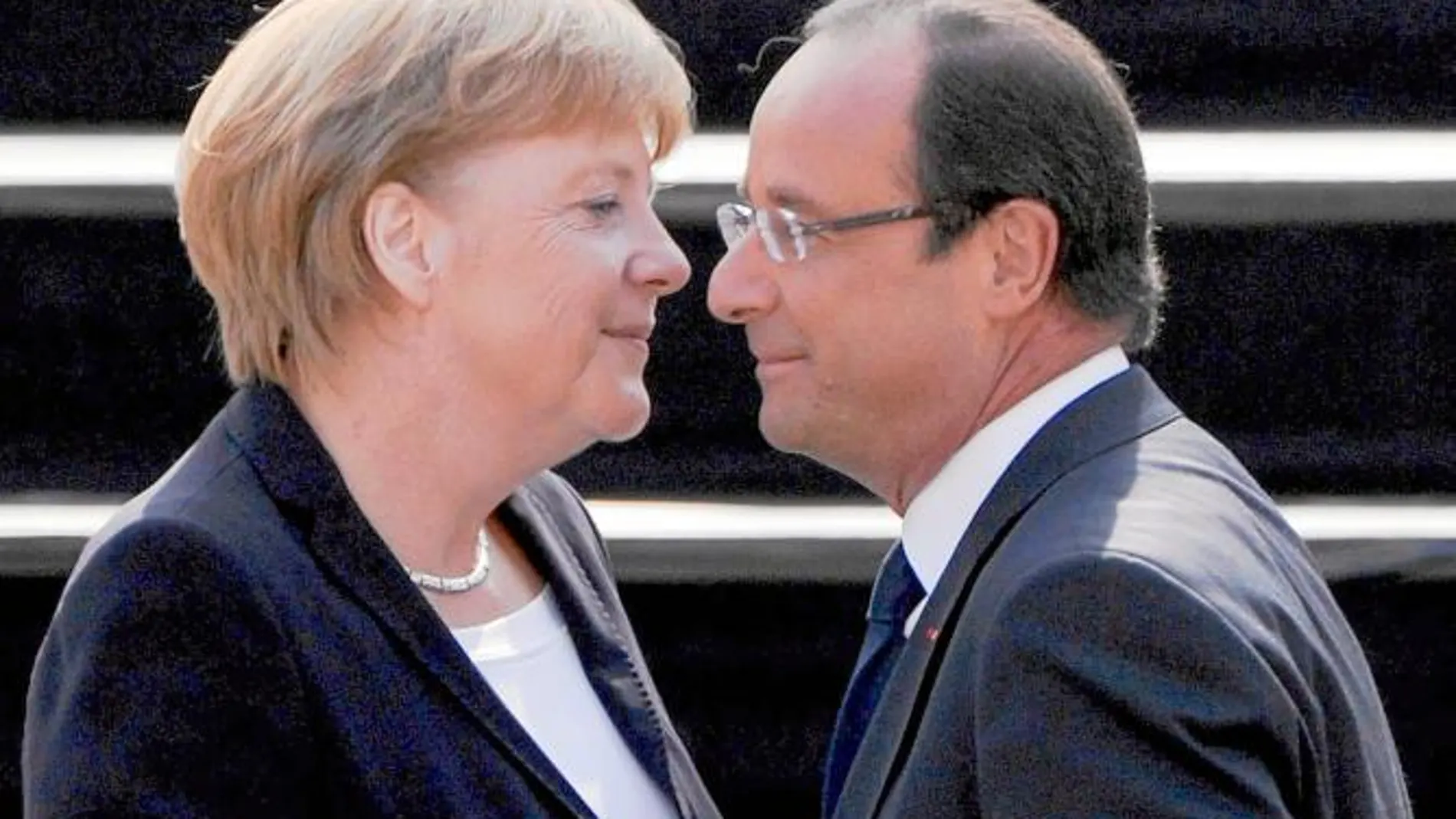 Merkel y Hollande, ayer, durante los actos celebrados en la localidad alemana de Ludwigsburg