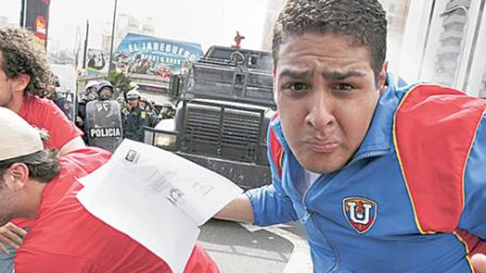 «Écheles gas écheles gas» azuza Hugo Chávez a su Policía