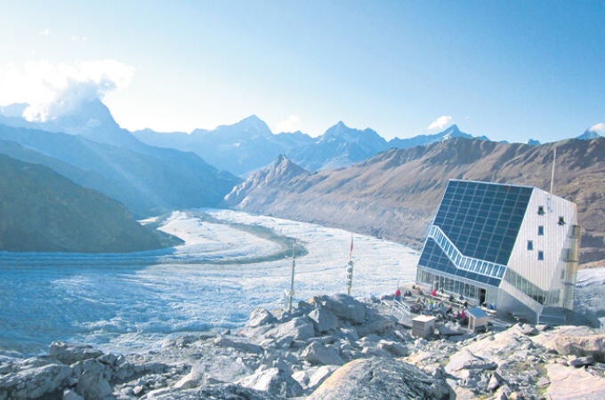 Refugio a 2.883 metros: reduce al máximo el consumo energético y el impacto visual