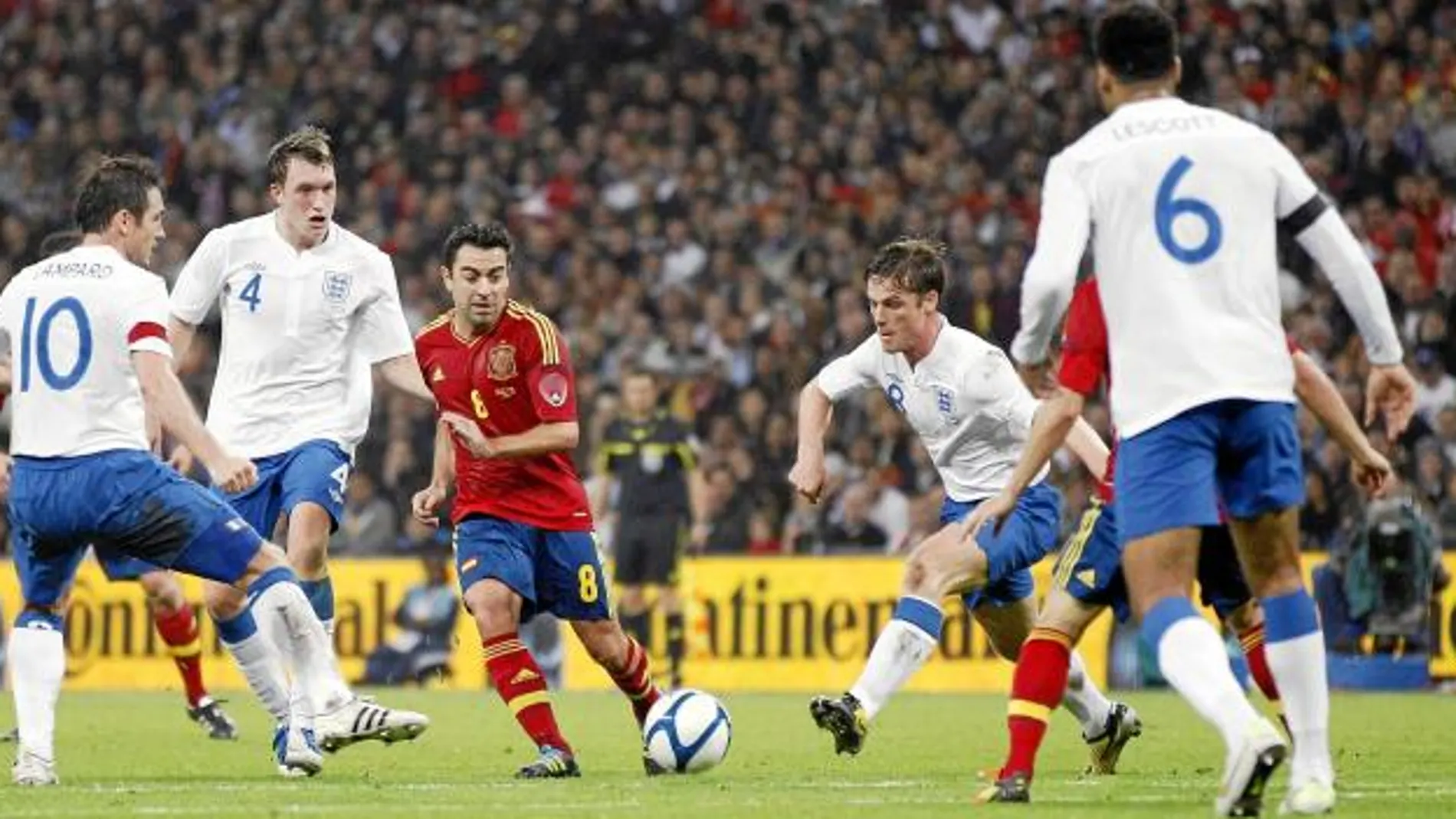Inglaterra se encerró, ni Xavi ni sus compañeros jugaron cómodos y perdieron en Wembley
