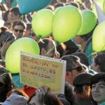 La sexta jornada de huelga terminó con una protesta frente a la Consejería de Educación