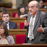 El conseller de Salud, Boi Ruiz, contestó ayer en el Parlament dos preguntas sobre los recortes sanitarios y el copago