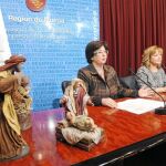 María Dolores Alarcón, junto a la artesana María del Carmen Cantos