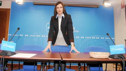 Laura Muñoz / Portavoz adjunta del PP en la región: «Debemos pensar más en las obligaciones que en nuestros derechos»