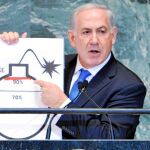 Netanyahu muestra un diagrama con una bomba para explicar el plan nuclear iraní